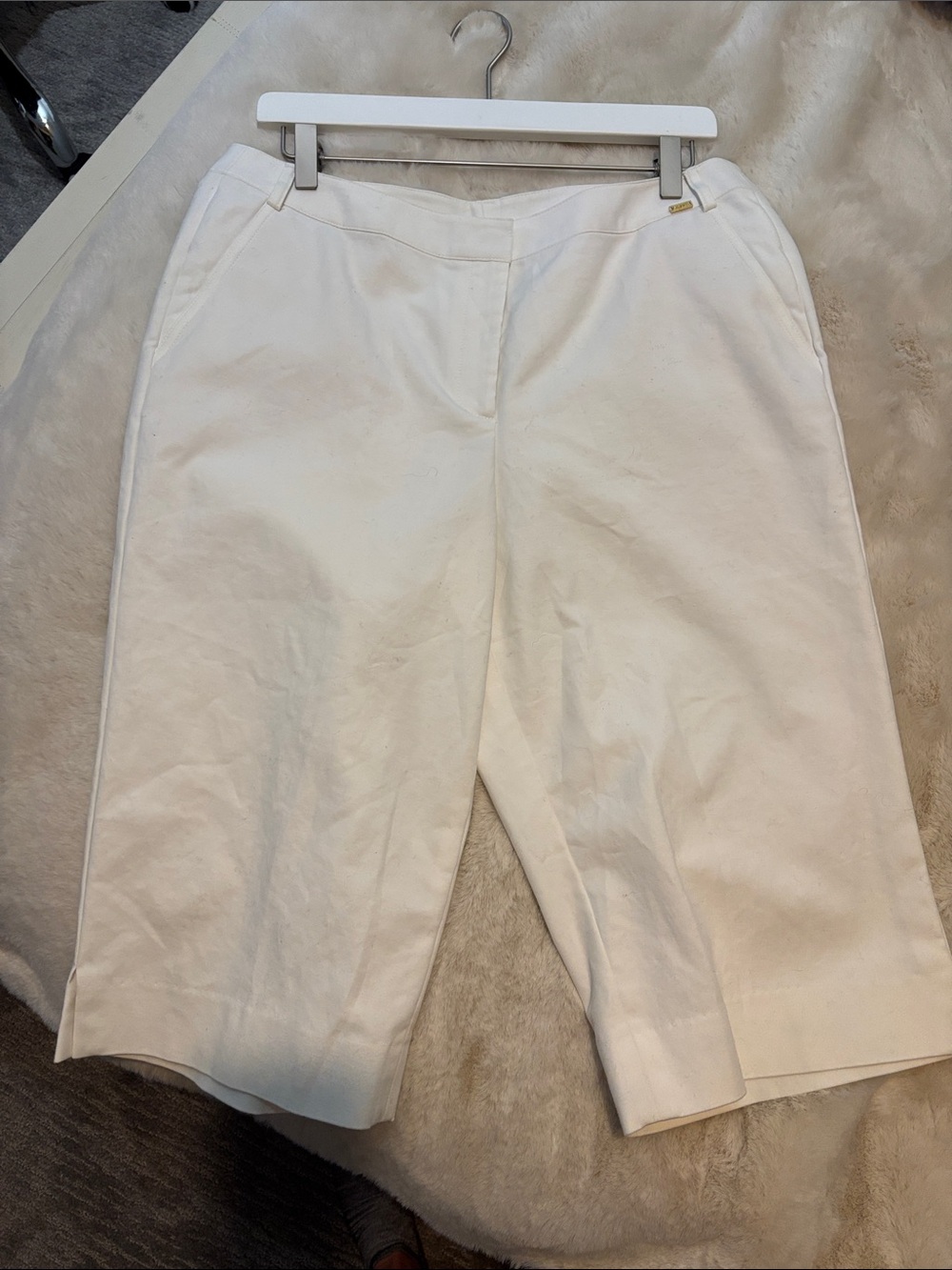 St. John White Bermuda Capris - Clean Tailored Style